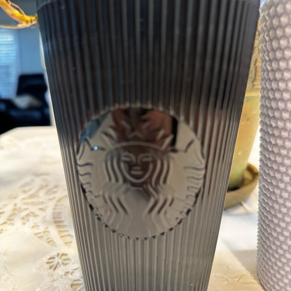 Set of 2 Starbucks Textured Black and White Tumblers - Picture 3 of 8